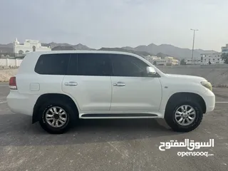  4 تويوتا لاند كروزر استيشن Toyota Land Cruiser GXR