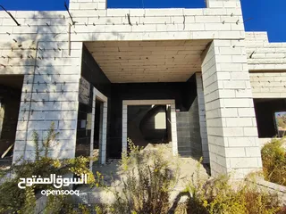  8 قطعه أرض عليها فيلا عظم للبيع في سطح مرحبا