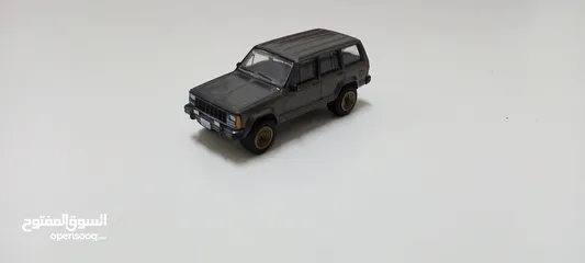  2 مجسمات سيارات معدنية حجم 1/64 مناظر للمكاتب