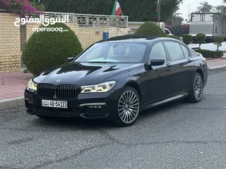  2 BMW 750i 2016