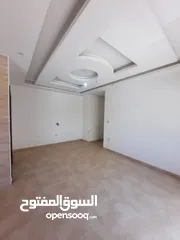  8 شقة طابق الارضي مع ترس منطقة فلل ومطلة  / ابو نصير بالقرب من مستشفى الرشيد