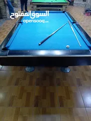  3 طاولات سنوكر و بلياردو.