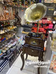  2 جرامافون خشب ونحاس كلاسك كهربائي مع سماعة داخلية وطاولة خشب ستاند
