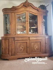  1 بوفيه سفره خشب زان ثقيل الحاله جيده السعر65دينار+طاولة تلفزيون بحاله ممتازه السعر 60 دينار بدل 220