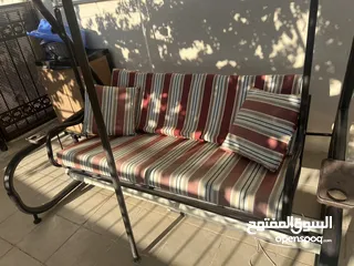  4 طقم راتان ومظلة ومرجيحة