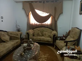  3 طقم كنب بحالة ممتازه
