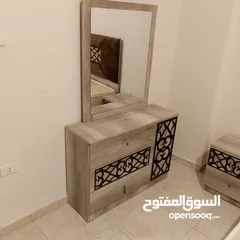  2 غرفة نوم مكونه من خزانه. وتسريحه وتخت  مع فرشه  وكومدينا  عدد2