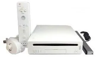  1 Wii مهكر مع اربع كامل مع ميزان ثلاث ايادي وثلاث جويستك كامل اغراضه