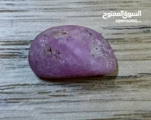  1 حجر وردي من العقيق النادر للبيع