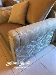  5 طقم و كنب اسفنج و قماش فخم جدا و جديد و بسعر التنجيد طقم 7 مقاعد شبه جديد مستورد و ليس تجاري