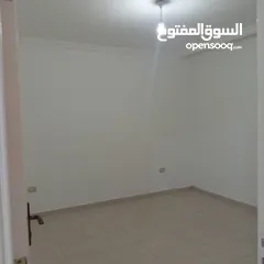  5 شقه مميزة نضيفه جدا فاخره بمنطقة ام السماق+ مساحه 220 متر - موقع مميز جدا