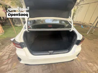  6 Toyota Yaris G 2024