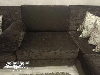  4 اثاث مستعمل بحالة الجديد حالته ممتازه.