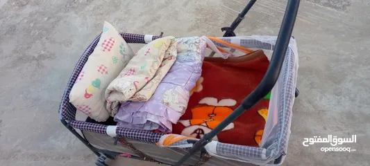  2 سرير اطفال  حديد متحرك. مع هزاز