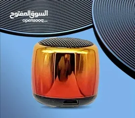  4 سماعة مكبر صوت  ممتازة و صوتها رائع، لا يغرك الحجم الصوت رهيب حجمها صغير و محمولة في أي مكان.