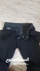  14 مستعمل شبه جديد سبب البيع صغر المقاس علي  القصه ستريت و ليس بوي فرند لكن شبه بوي فرند