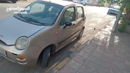  2 سيارة شيري. 2005 QQ