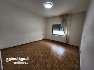  3 شقة فارغة للبيع في حي الصحابة - ref : 14577