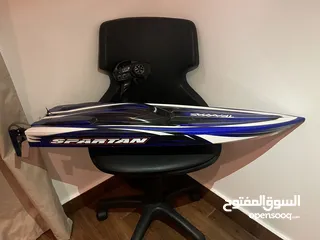  1 Traxxas boat