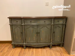  1 clothes cabinet