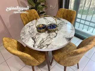  8 دللي منزلك بطاولة سفرة دائرية أنيقة   مثالية للمساحات مع 4 كراسي  بتصميمها التركي الأصيل