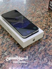  1 للبيع أيفون 15 برو ماكس  ابيضّ سعة التخزين 256 الجهاز شبه جديد مع كرتونة وشاحن وبدون أي خدوش استخدم