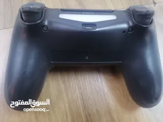  3 يد ps4 اصلي مستعمل استعمال بسيط للبيع بالمقابلين ب20 دينار لايوجد توصيل