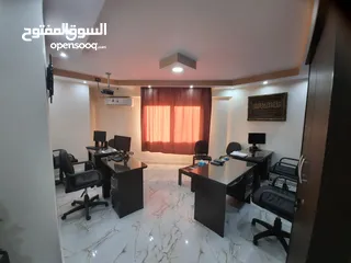  5 مكتب 150م مفروش بمحطة الرمل فيو بحر