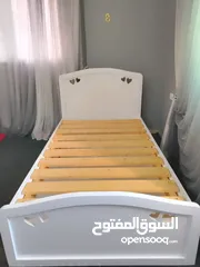  3 تخت + تسريحة