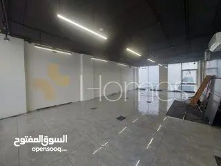  3 مكتب بمجمع فخم بواجهات زجاجية للايجار في ضاحية الامير راشد بمساحة 100م
