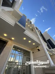  2 بسم الله الرحمن الرحيم 
دار 100متر للبيع موقع مميز مساحه 100متر السعر 250مع المجال الاساتذه شارع20