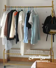  7 ستاند الملابس الذهبي رتّب غرفتك وعِش أجواء الفخامة علّق الجواكت والفساتين بكل أريحية