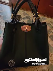  4 شنطة يد من ماركة DKNY