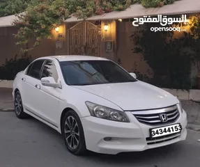  3 للبيع هوندا اكورد  موديل 2012  ماشي 270Km