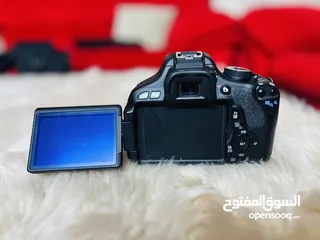  8 كاميرا Canon 600D للبيع