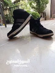  1 بوط رجالي مقاس 45 ماركة اصلي. قابل للتفاوض ب ليرتين فقط لحححققققققققق تار نار نار نار  نار نار نار