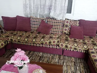  5 طقم كنب خليجي مستعمل ارضيه خشب يغطي غرفه 4*4