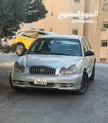  1 سيارة هونداي سوناتا 2002 للبيع لون سلفر