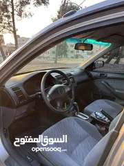  3 هوندا سيفك موديل 2002 جير اتوماتيك لون مميز للبيع