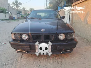  1 سيارة BMW535i