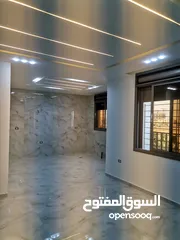  27 شقه فخمه 170م ثاني فني للبيع على شارع البترا بالقرب من اربد مول قراند مقابل بيت البن البرازيلي