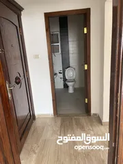 8 شقه اربع غرف نوم وصاله وصالون 214 متر + روف غرفه وصاله وحمام و مطبخ 60 متر مقابل اسواق الرشد