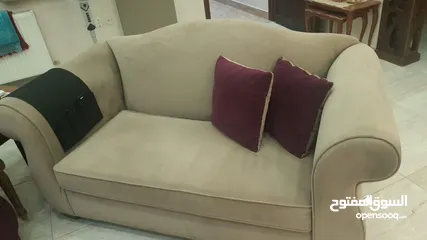  2 طقم كنب سبع مقاعد مستعمل للبيع رقم التواصل موجود بالاعلان
