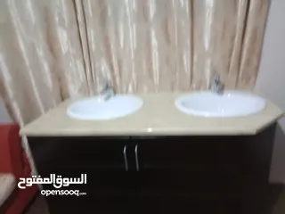  6 مغسلتين جنب بعض خز مع خزانه خزانه لاتيه قشره بلوط بطاريات ايطالي