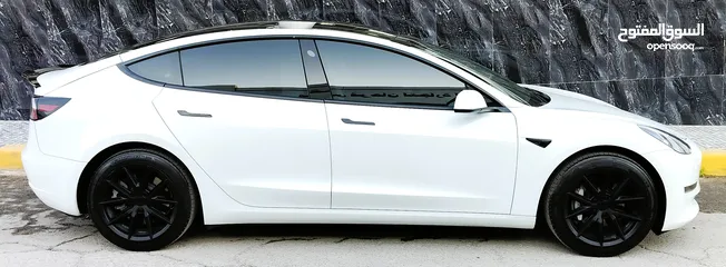  6 تيسلا 2022 model 3 بحالة الوكالة فحص كامل اوتوسكور +B لون مميز في الحرة للبيع بسعر لقطة ومحرووووق