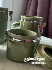  7 4pcs ceramic canister set with wooden spoons - طقم علب سيراميك متكون من 4 قطع مع ملاعق خشبية