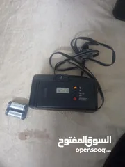  1 كاميرا تصوير فوتو نوع قديم بس بحاجه لفيلم معها بطاريتين