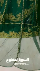  7 فستان اخضر مع كعب و الشبك