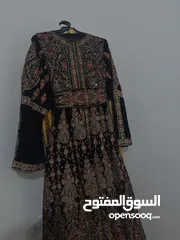  2 ثوب مخمل شك ستراس بحالة جديدة لبسه واحدة