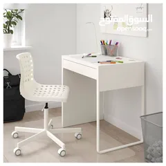  1 مكتب ايكيا مستعمل يوجد فيه خدوشات للبيع بسعر جيد  سعر الشراء  44 دينار اردني و سعر البيع 15